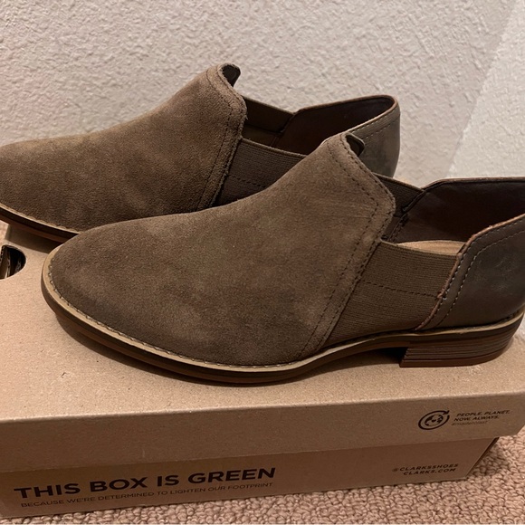 Clark’s Collection Camzin Step, 6.5, Dark Olive Combination - Picture 2 of 5